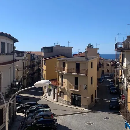 Karin Villa Scilla